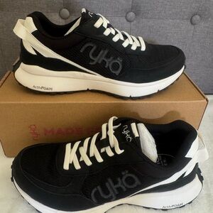 NEW Ryka Jog On Sneakers